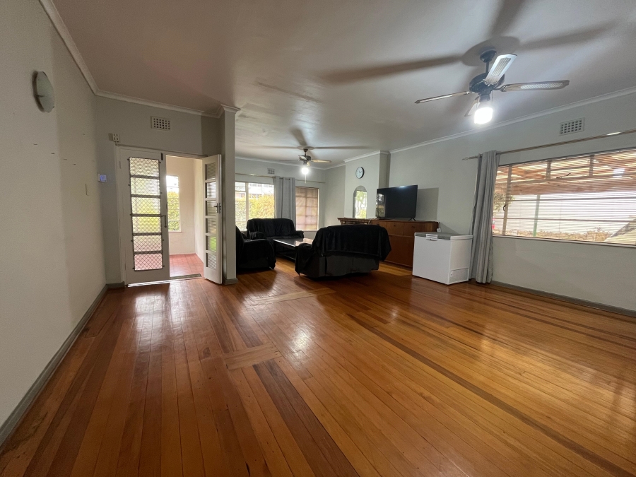 To Let 4 Bedroom Property for Rent in Pinelands Western Cape